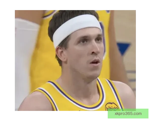 湖人再遇困境 里夫斯因肋骨侧腹伤情接受影像检查出战成疑